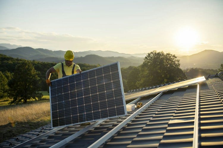Les 5 étapes de l'installation de panneaux solaires [2024]
